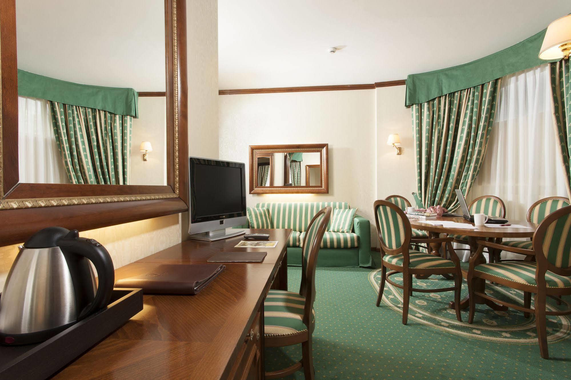 Hotel Grand 4*
